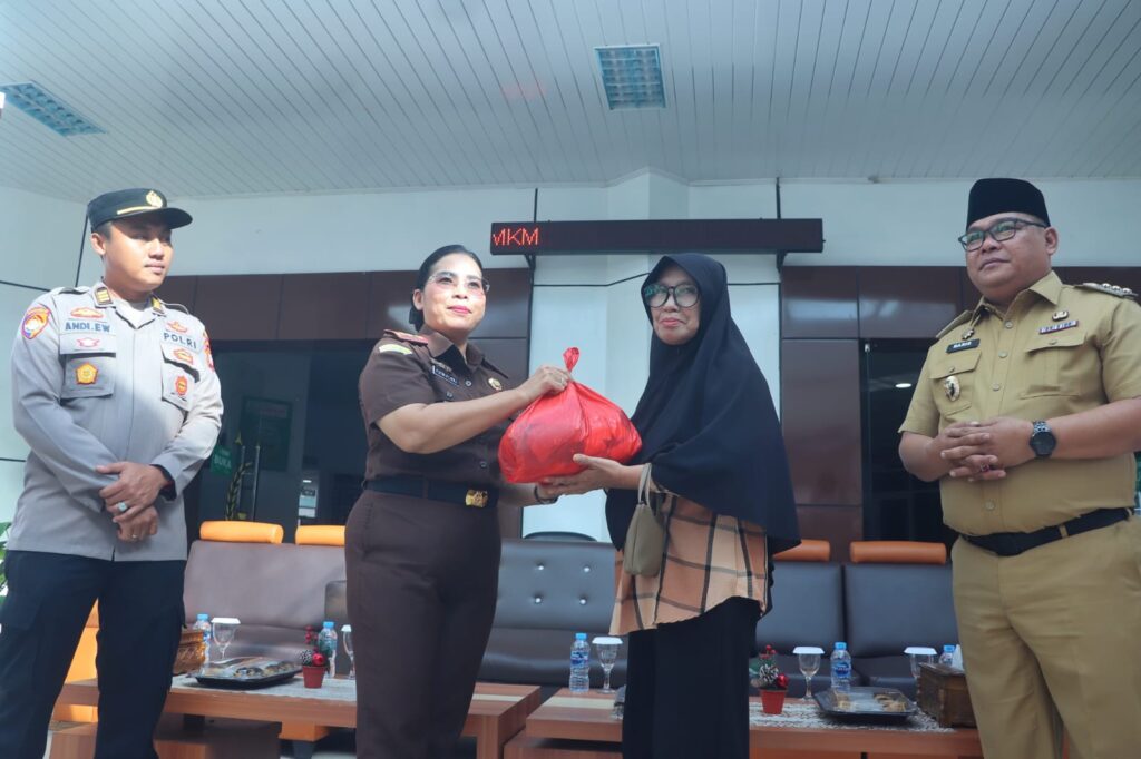 Pemkab Bangka Bersama Kejari Bangka Gelar Pasar Murah Bersubsidi